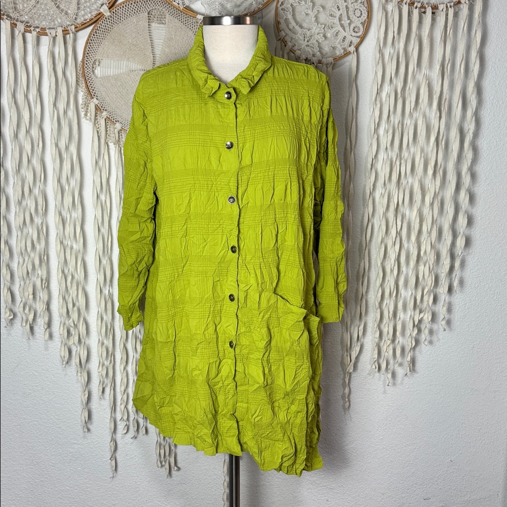 Lightweight Lime Green Button-Front Tunic Top